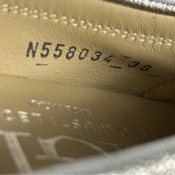 ❤️ AGL Metallic Silver Flats with Black and Gold Accents - Picture 9 of 10